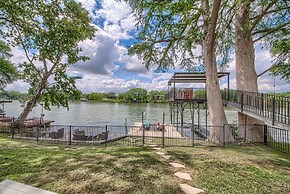 Dock Holiday LD 1215 3 Bedroom Home by RedAwning