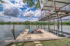 Dock Holiday LD 1215 3 Bedroom Home by RedAwning