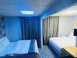 Zeus Convenient Suit İstanbul