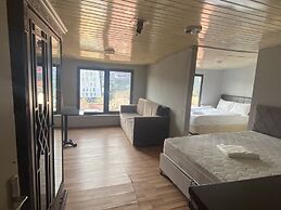 Zeus Convenient Suit İstanbul