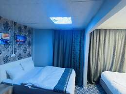 Zeus Convenient Suit İstanbul