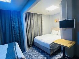 Zeus Convenient Suit İstanbul