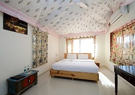 The Sky Imperial Kumbhalmer Resort