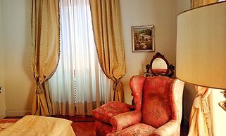 Roman Holidays Boutique