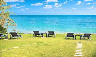 Psarou Beach House in Psarou