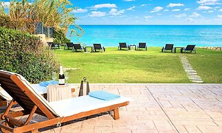 Psarou Beach House in Psarou