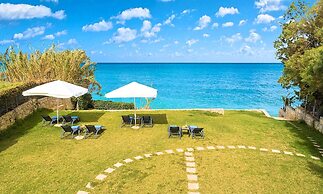 Psarou Beach House in Psarou