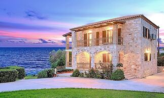 Psarou Beach House in Psarou