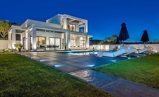 Villa Elysian in Psarou