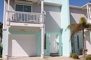 Cognito Townhouse 3 Bedroom Home by RedAwning