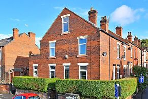 Spacious 4BR, Parking, Near Centre