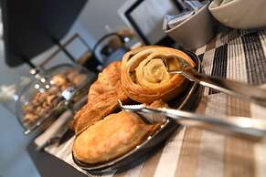 Victoria by Petit Chic