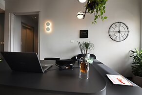 Victoria by Petit Chic