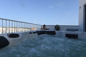 Victoria by Petit Chic