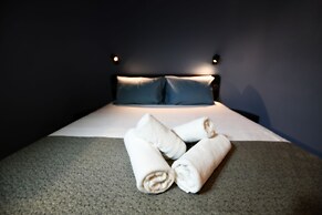 Victoria by Petit Chic