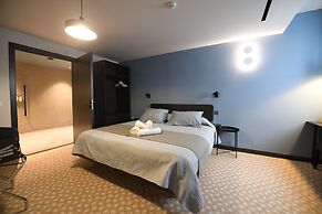 Victoria by Petit Chic