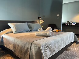 Victoria by Petit Chic