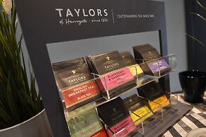 Victoria by Petit Chic