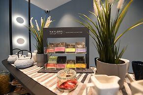 Victoria by Petit Chic