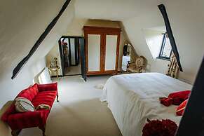 Breathtaking Elizabethan Manor House