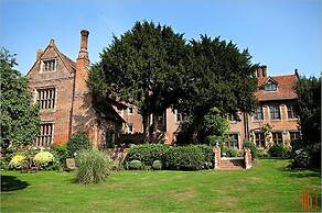 Breathtaking Elizabethan Manor House