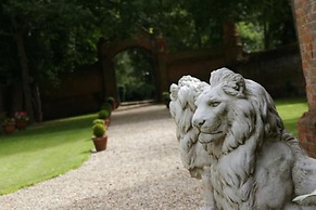 Breathtaking Elizabethan Manor House