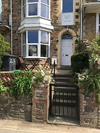 Homely 2- bed Apartment -ground Floor-sleeps 4