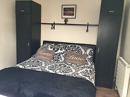 Homely 2- bed Apartment -ground Floor-sleeps 4