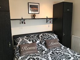 Homely 2- bed Apartment -ground Floor-sleeps 4