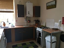 Homely 2- bed Apartment -ground Floor-sleeps 4