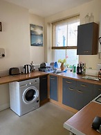 Homely 2- bed Apartment -ground Floor-sleeps 4