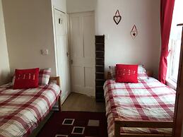 Homely 2- bed Apartment -ground Floor-sleeps 4