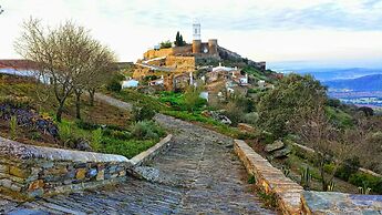 Lovely Bed House With one Room in Monsaraz Castle