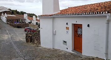 Lovely Bed House With one Room in Monsaraz Castle