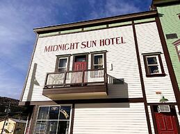 Midnight Sun, a Coast Hotel