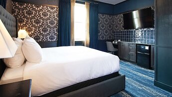 Midnight Sun, a Coast Hotel