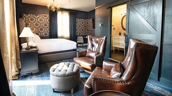 Midnight Sun, a Coast Hotel