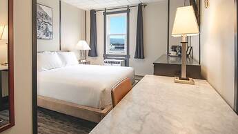 Midnight Sun, a Coast Hotel