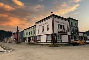 Midnight Sun, a Coast Hotel