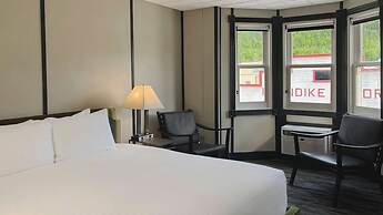 Midnight Sun, a Coast Hotel