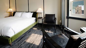 Midnight Sun, a Coast Hotel