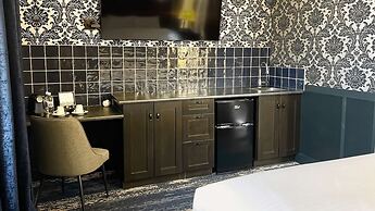 Midnight Sun, a Coast Hotel