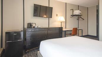 Midnight Sun, a Coast Hotel