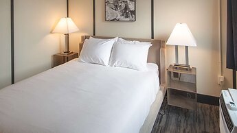 Midnight Sun, a Coast Hotel