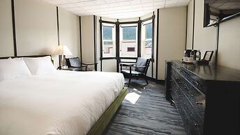 Midnight Sun, a Coast Hotel