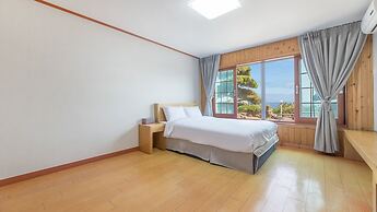 Jeju Badaaehyanggi Pension