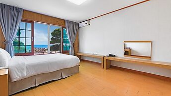 Jeju Badaaehyanggi Pension