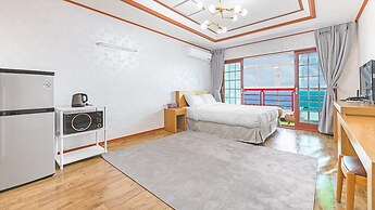 Jeju Badaaehyanggi Pension