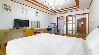 Jeju Badaaehyanggi Pension