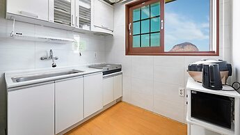 Jeju Badaaehyanggi Pension